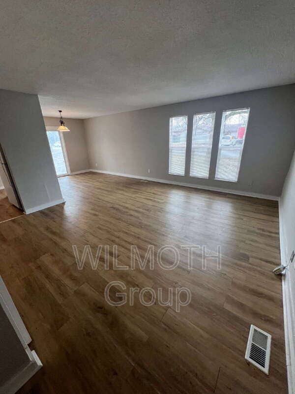 Foto del edificio - 9413 English Oak Dr