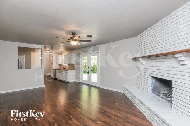 Foto del edificio - 5241 Ruston Ave