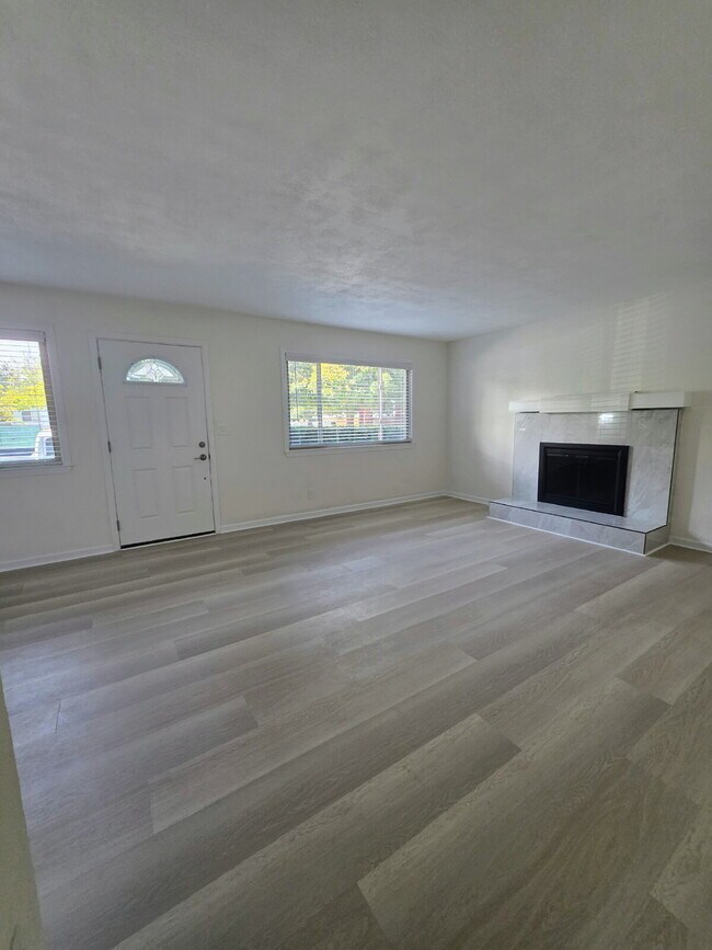 Building Photo - Modern Coastal Living – Remodeled 2BR in C...