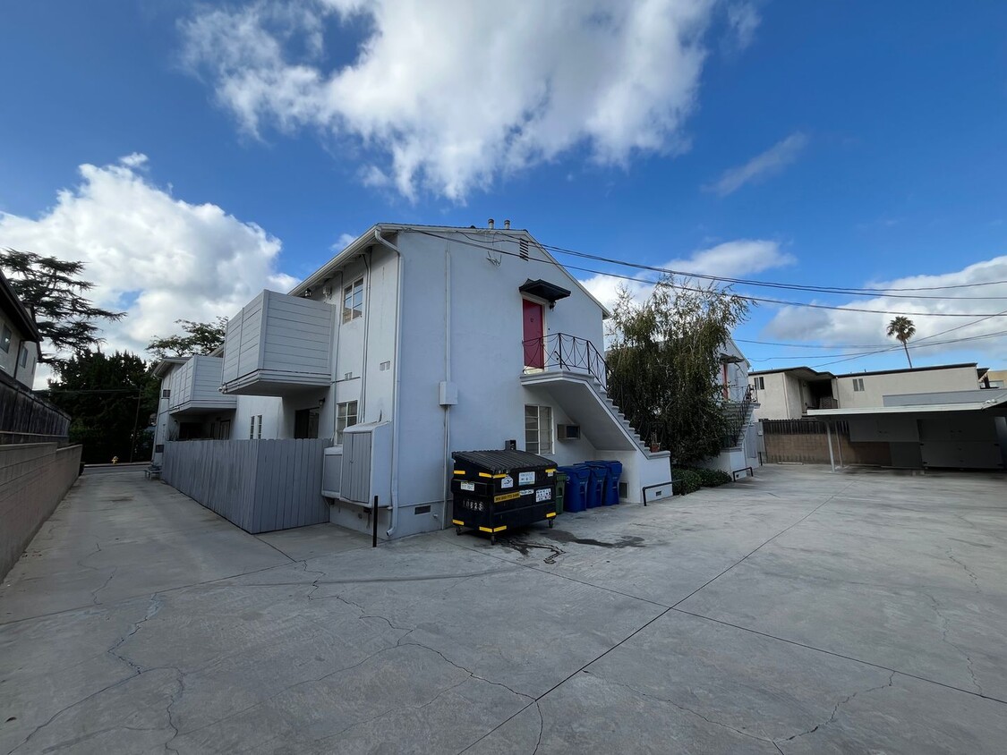 Building Photo - Charming 1+1 in Prime North Hollywood/Tolu...