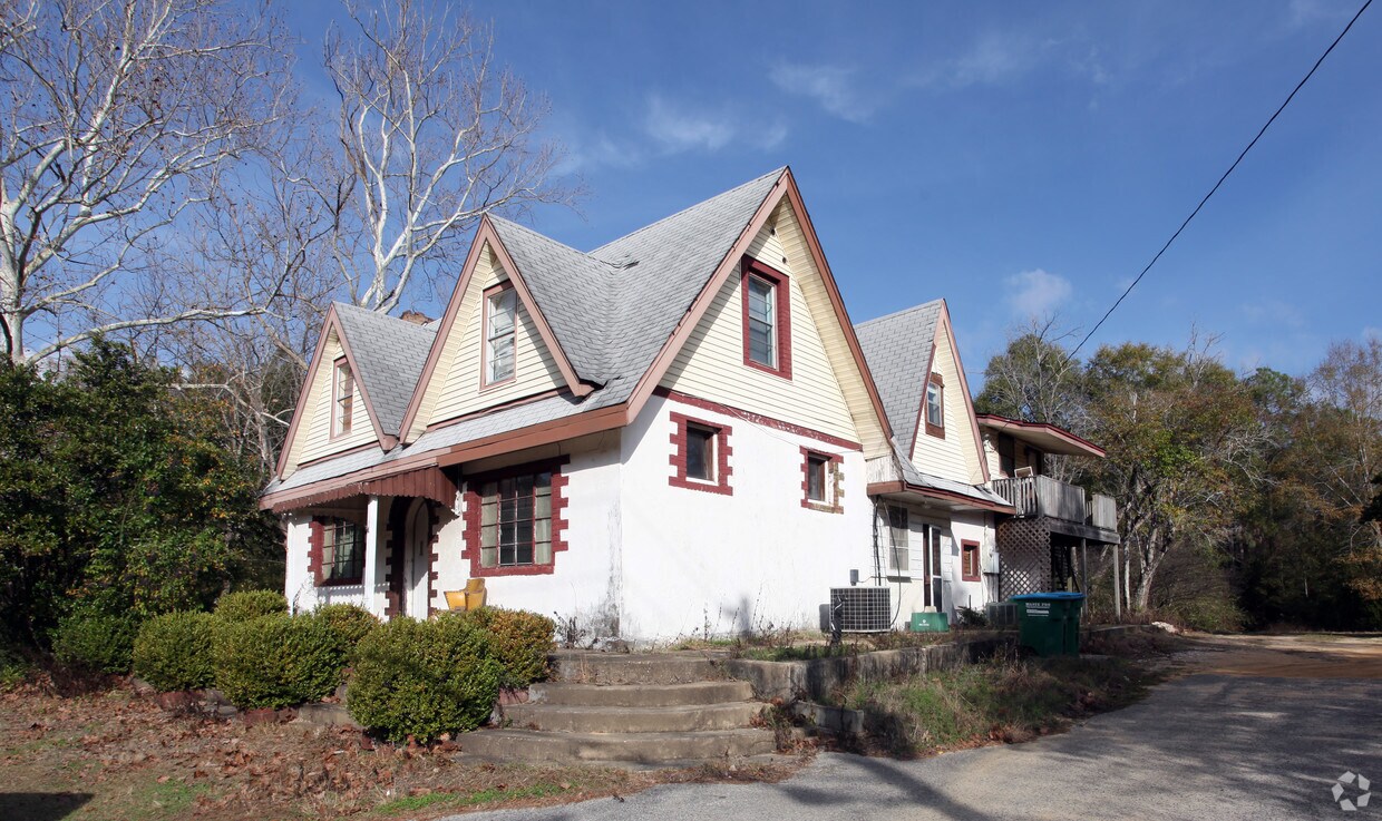 Primary Photo - 1300 James Lee Blvd