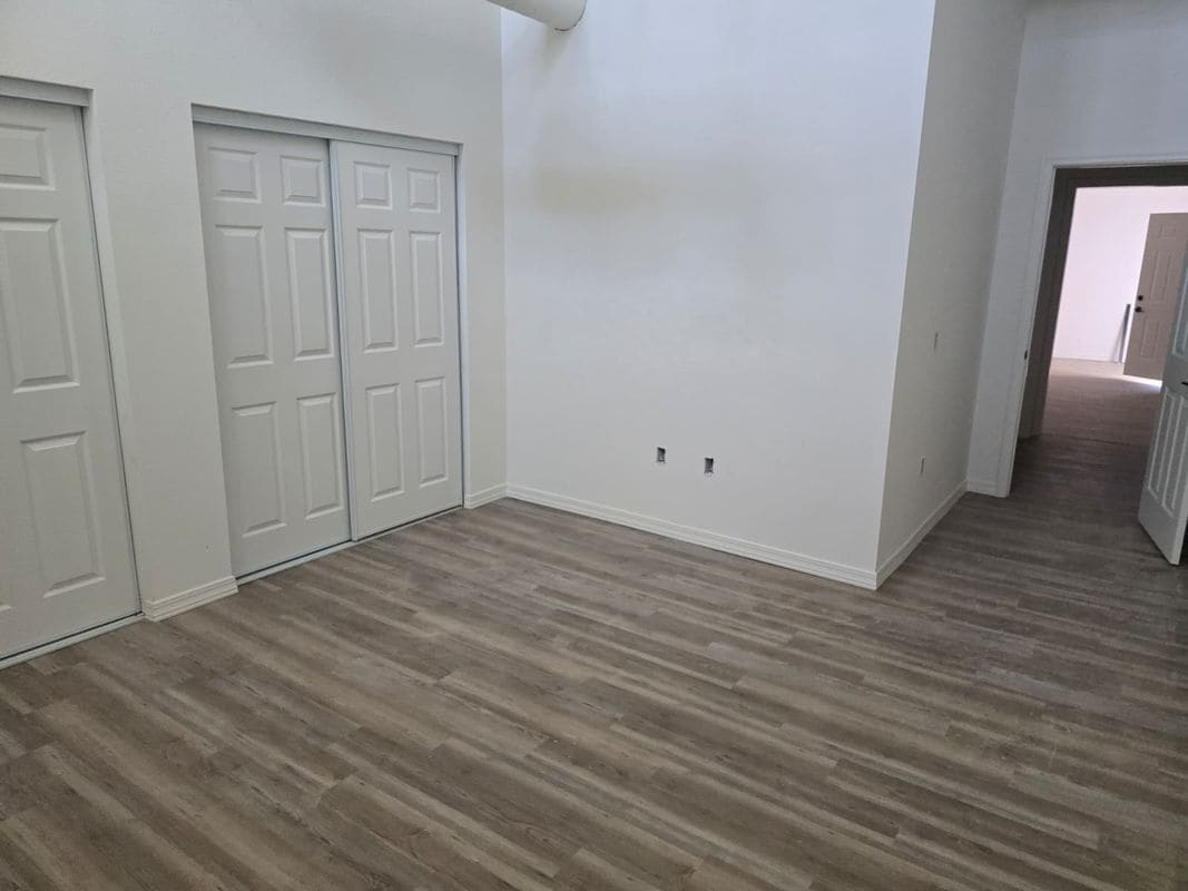 Building Photo - 16482 Apple Valley Rd