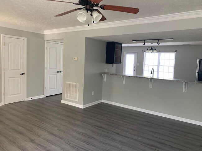 Building Photo - Campbell County Townhouse-Tavern Grove