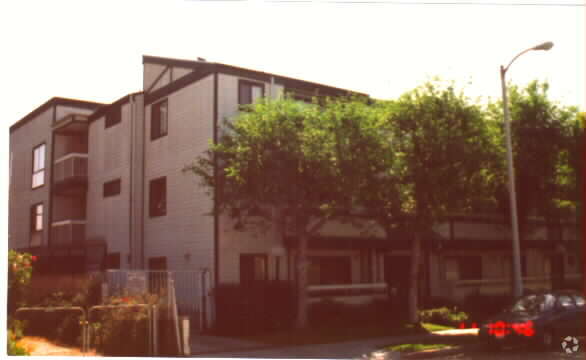 Building Photo - Noho Courtyard West