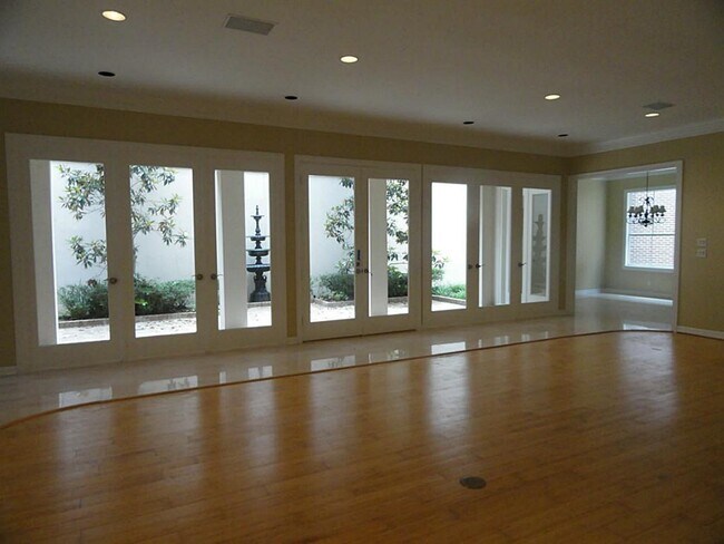 Building Photo - 347 Indian Bayou