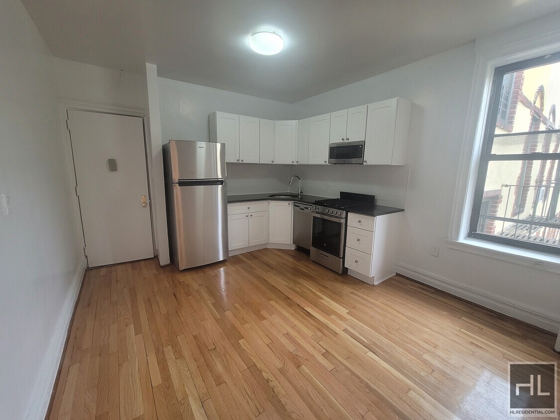 Primary Photo - Spacious 1 Bedroom in Bensonhurst