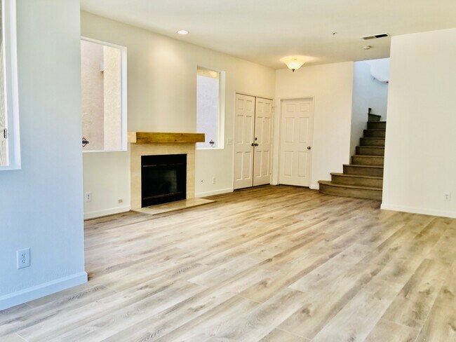 Building Photo - 9442 Sylmar Ave