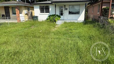 Building Photo - 39 Lissner Ave