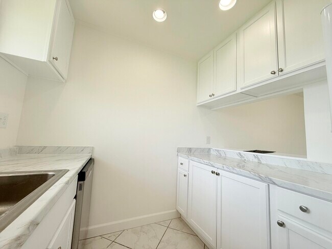 Foto del edificio - 6106 Forest Hill Blvd