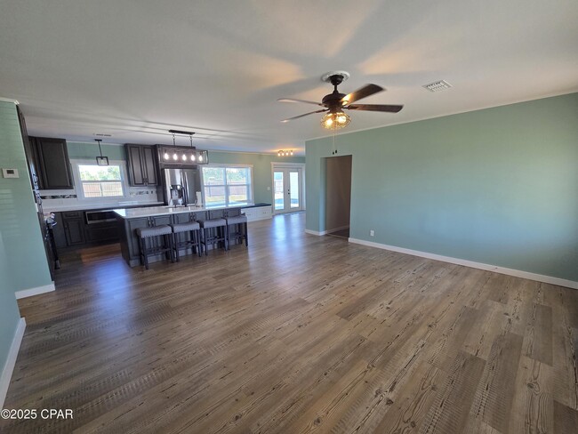 Building Photo - 5253 Collins Dr