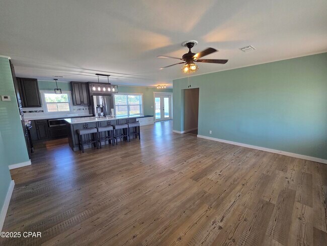 Foto del edificio - 5253 Collins Dr