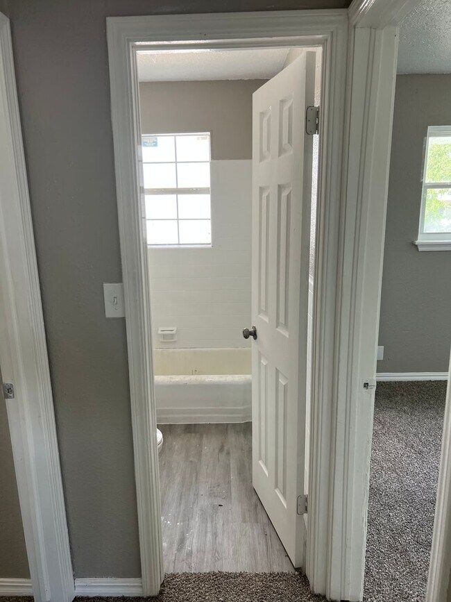 Building Photo - RENT TO OWN – MIDWEST CITY, OK
