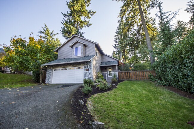 Building Photo - Charming 3 Bedroom Home Available!