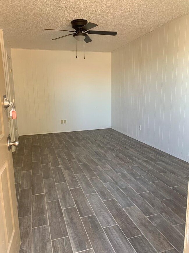 Foto del edificio - 1402 E 6th St