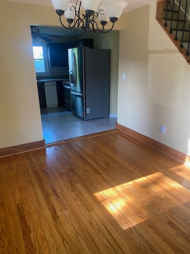 Foto del edificio - 124 Maxwell Ave