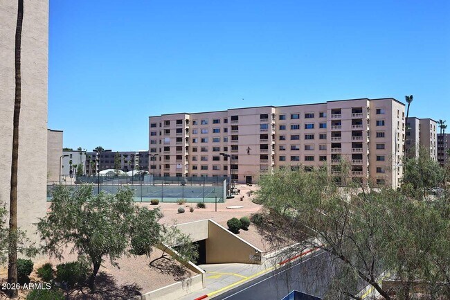 Foto del edificio - 7910 E Camelback Rd