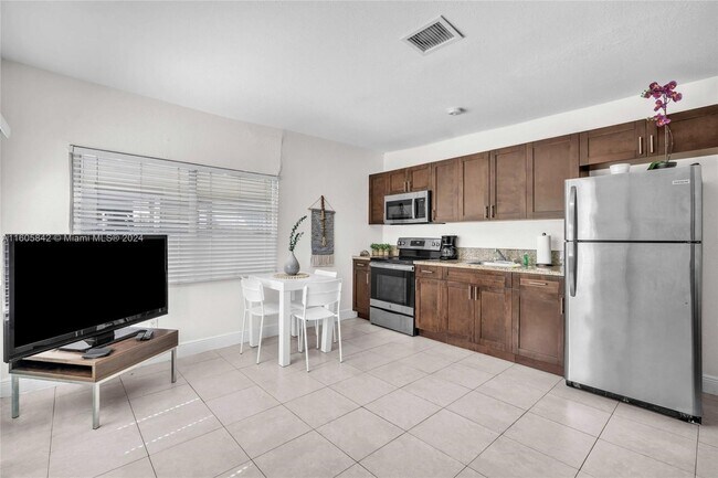 Foto del edificio - 1825 SW 4th St