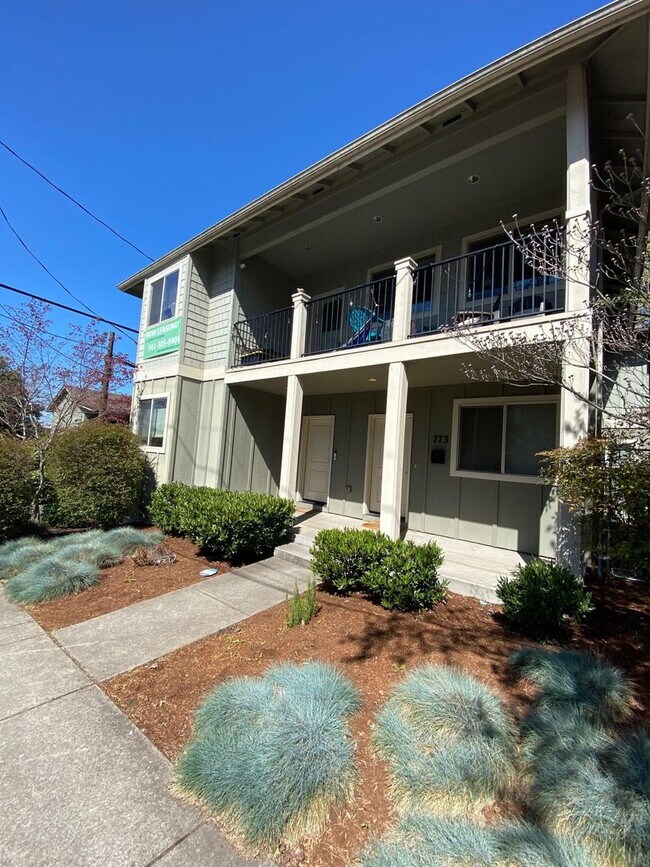 Foto del edificio - 773-777 East 18th Ave