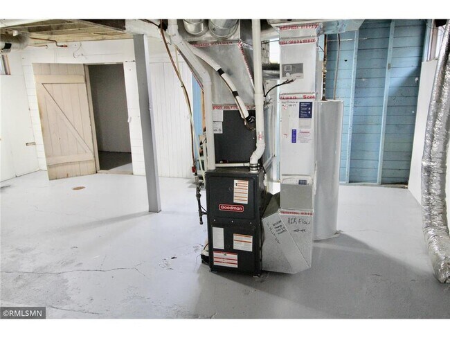 Building Photo - 822 13th ave s