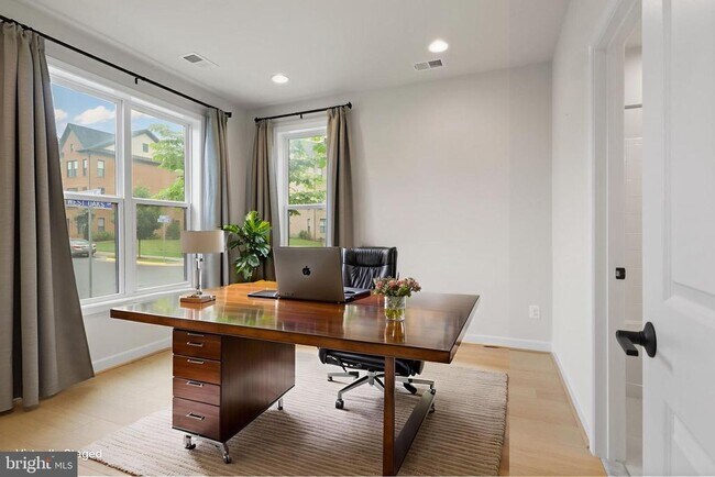 Foto del edificio - 12311 W Oaks Dr