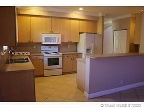 Building Photo - 740 SW 191st Ave