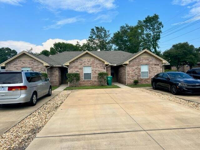Foto principal - Charming 2-Bed, 2-Bath Townhouse in Fort W...