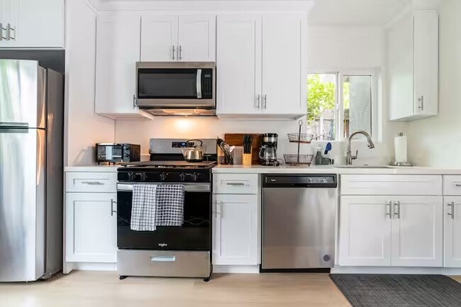 Building Photo - 1136 E Lomita Ave