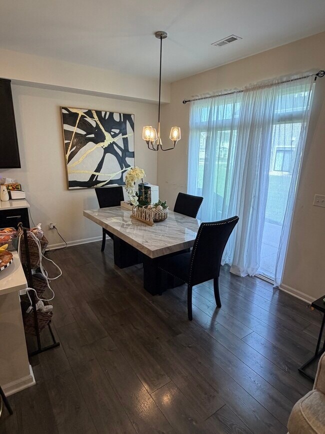 Foto del edificio - 23538 W Bancroft Dr