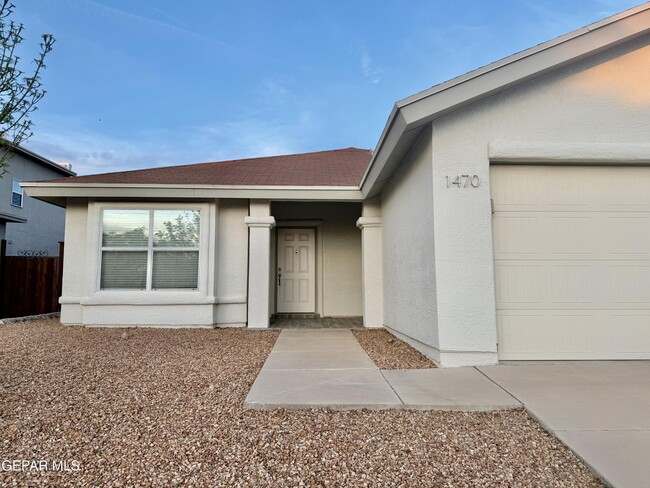 Building Photo - 1470 Senda Del Sol Ln