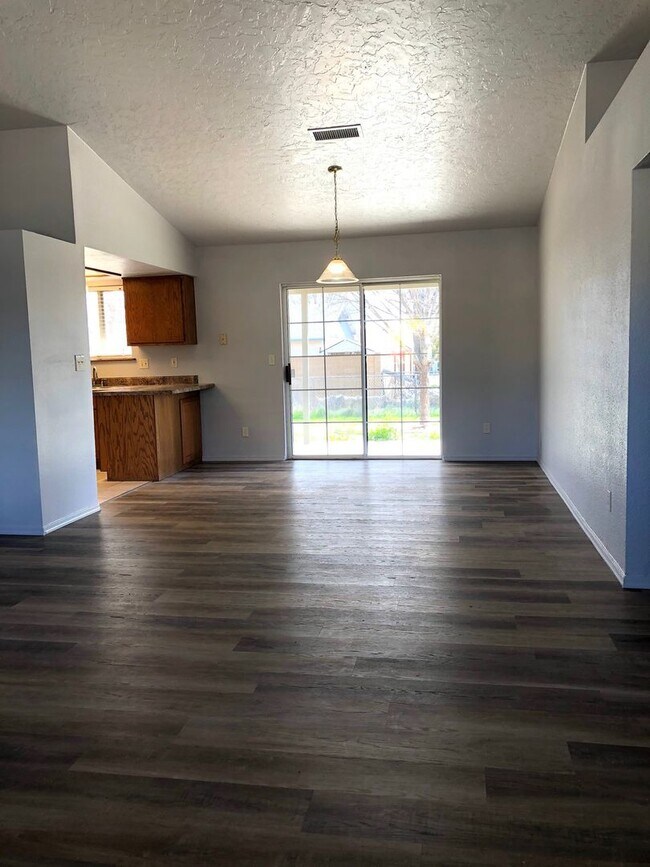 Foto del edificio - Cute 3 Bedroom with RV/Boat Parking in Pre...