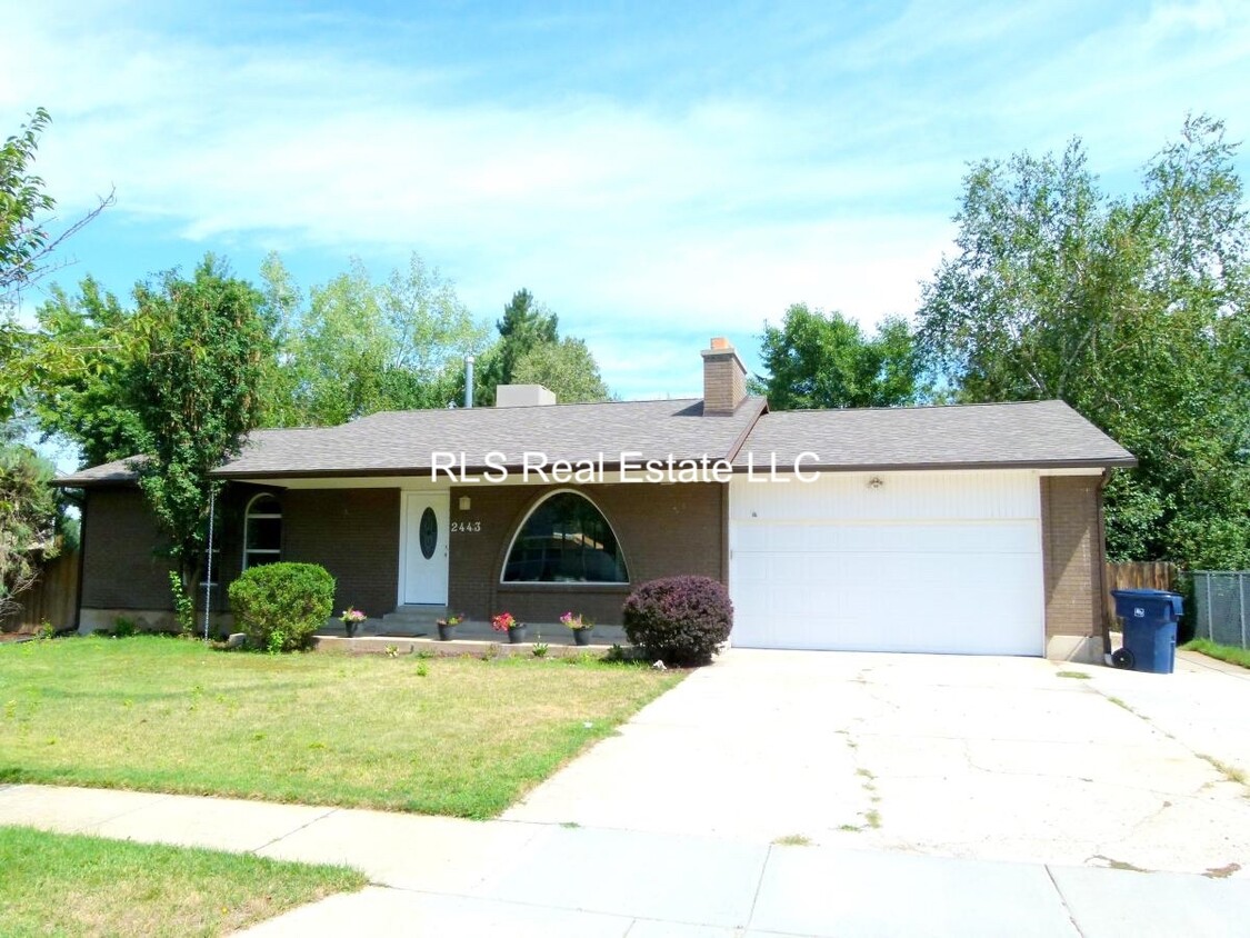 Primary Photo - 2443 E Woodchuck Way