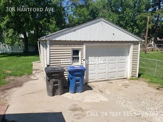 Building Photo - Great 2 Bedroom 1 Bath Home Laundry on Mai...