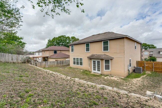 Foto del edificio - BEAUTIFUL 3-BEDROOM HOME IN NORTHCLIFFE
