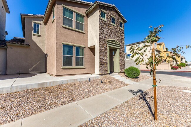 Foto del edificio - 7742 W Palm Ln