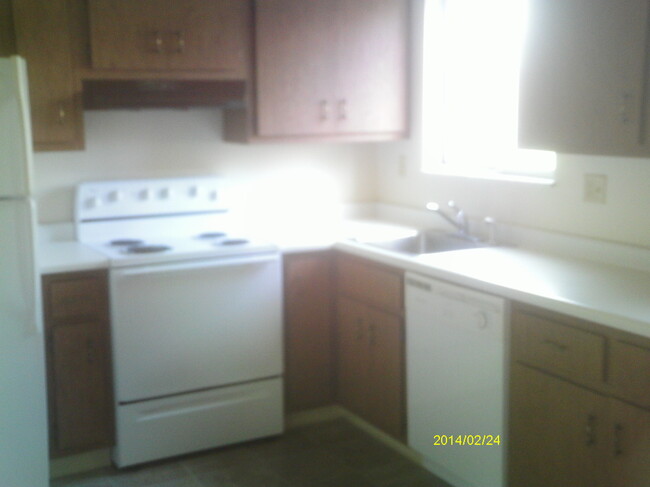 Kitchen - 337 Broad Ave