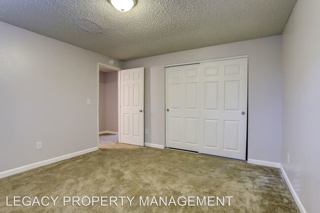 Building Photo - 18120 NE Pacific Ct