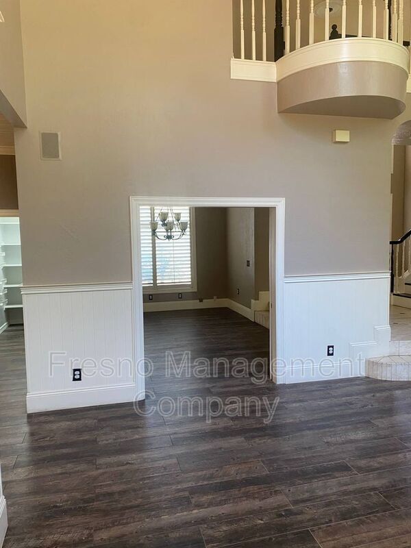 Foto del edificio - 2450 W Beechwood Ave