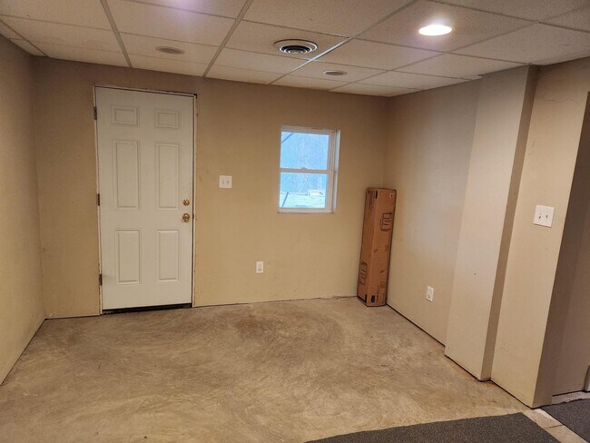 Building Photo - 120 Moffett Ave