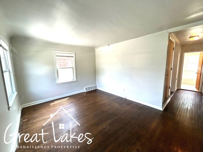 Building Photo - Beautiful 3 Bedroom / 1 Bathroom Bungalow ...