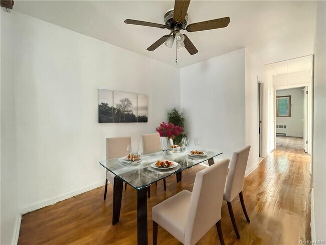 Foto del edificio - 5710 Mosholu Ave