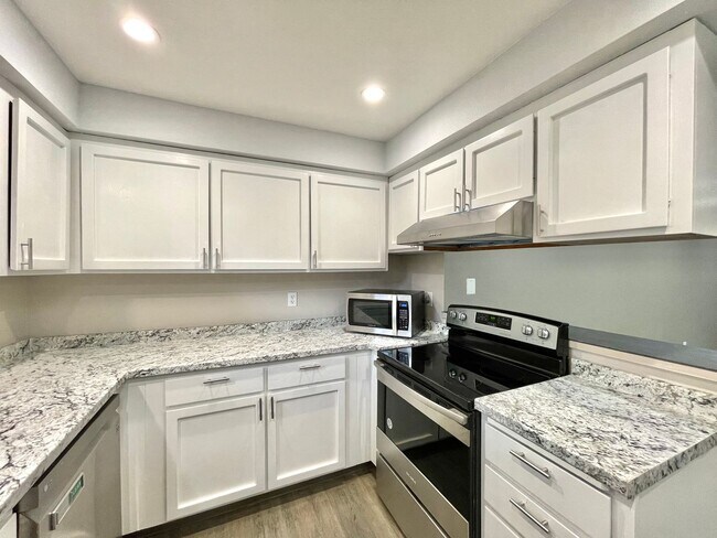 Building Photo - Great TownHome For Rent