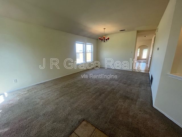 Foto del edificio - 6401 Serena Ln