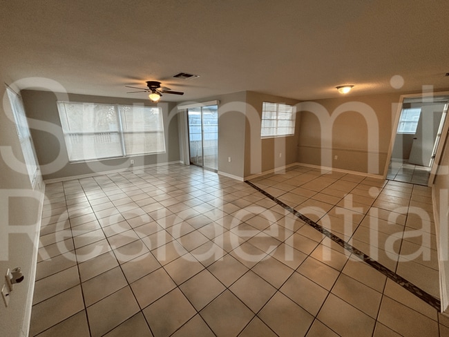 Building Photo - 10039 Salix Ln