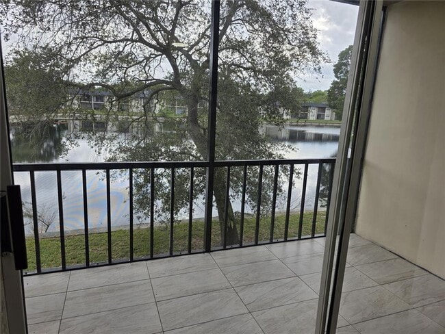 Foto del edificio - 7910 Colony Cir N