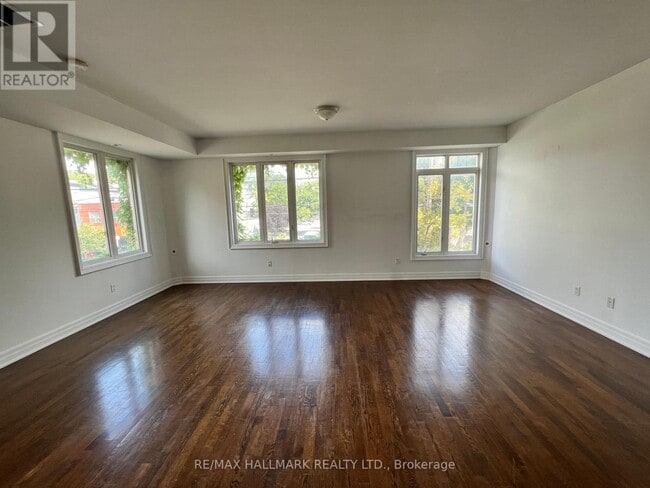 Building Photo - 215 Heward Ave
