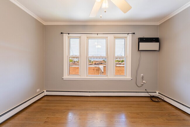 Foto del edificio - 7041 W Addison St