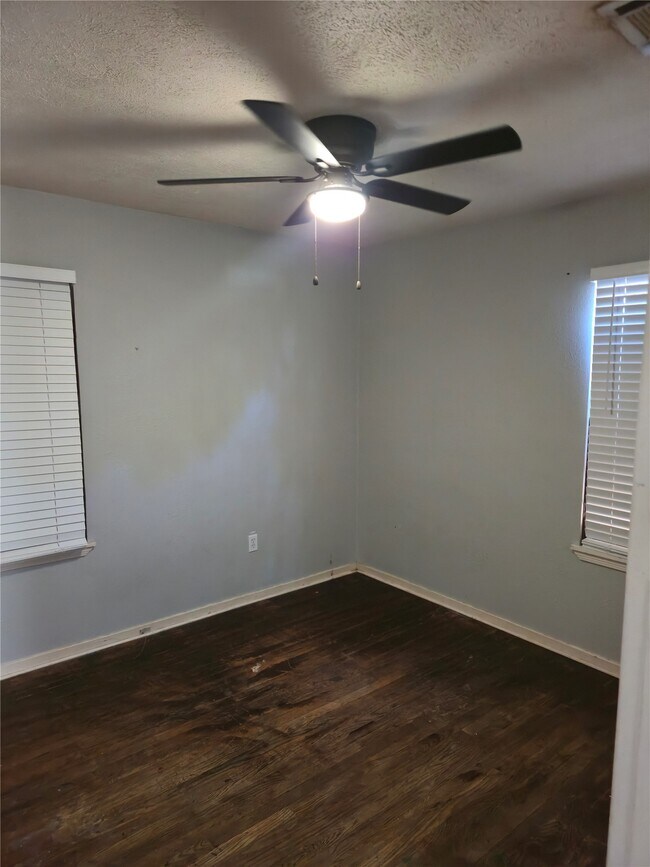 Foto del edificio - 5203 Pensdale St