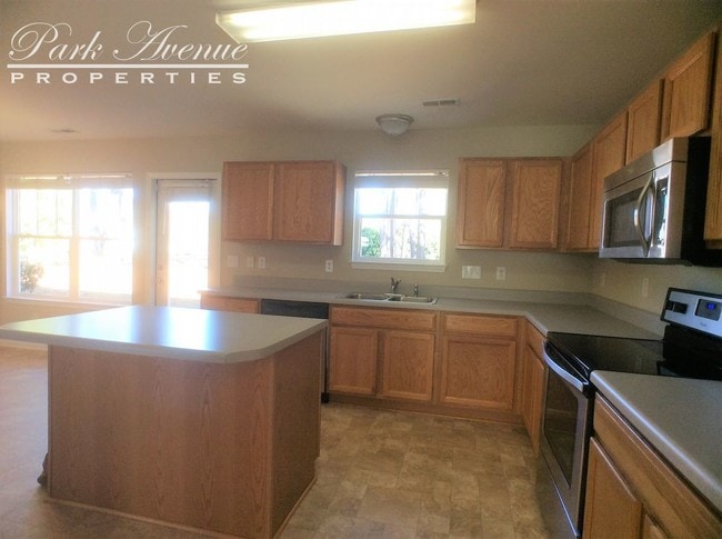 Building Photo - 122 Brandi Dr