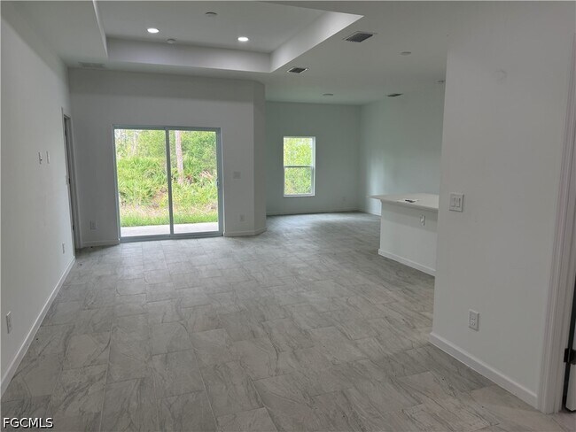 Foto del edificio - 1103 W 10th St