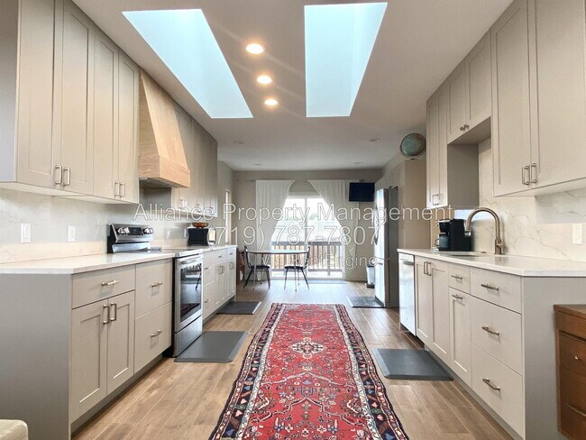 Foto del edificio - 2168 Wildwood Dr